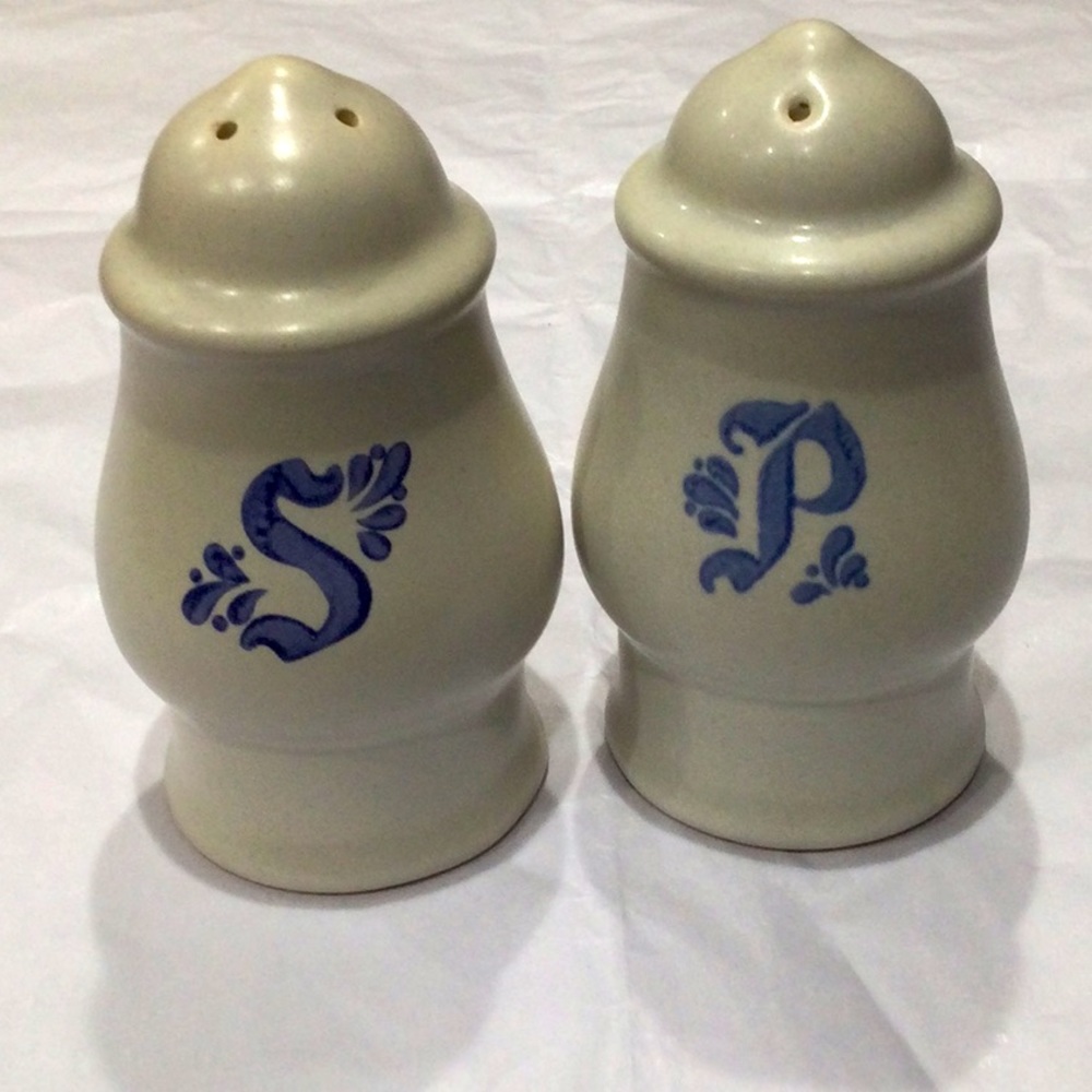Pfaltzgraff Yorktowne Salt and Pepper Shakers EUC
